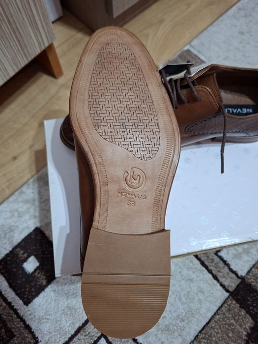 Pantofi piele nevalis