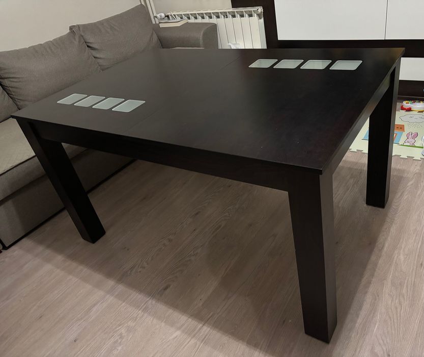 Разтегателна трапезна маса