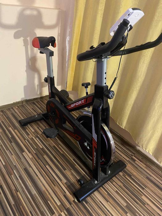 Bicicletă fitness tip spinning – folosită foarte puțin, stare excelen