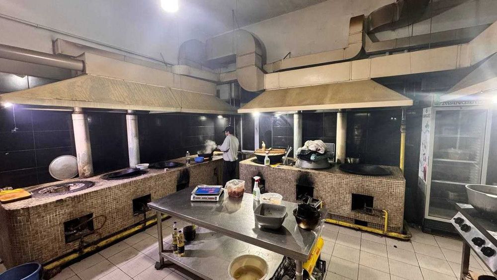 КАФЕ АРЕНДА Яккасарой 300м2 мебел техникаси бор