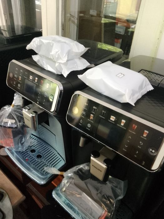 Espressor PHILIPS seria 5500 LatteGo