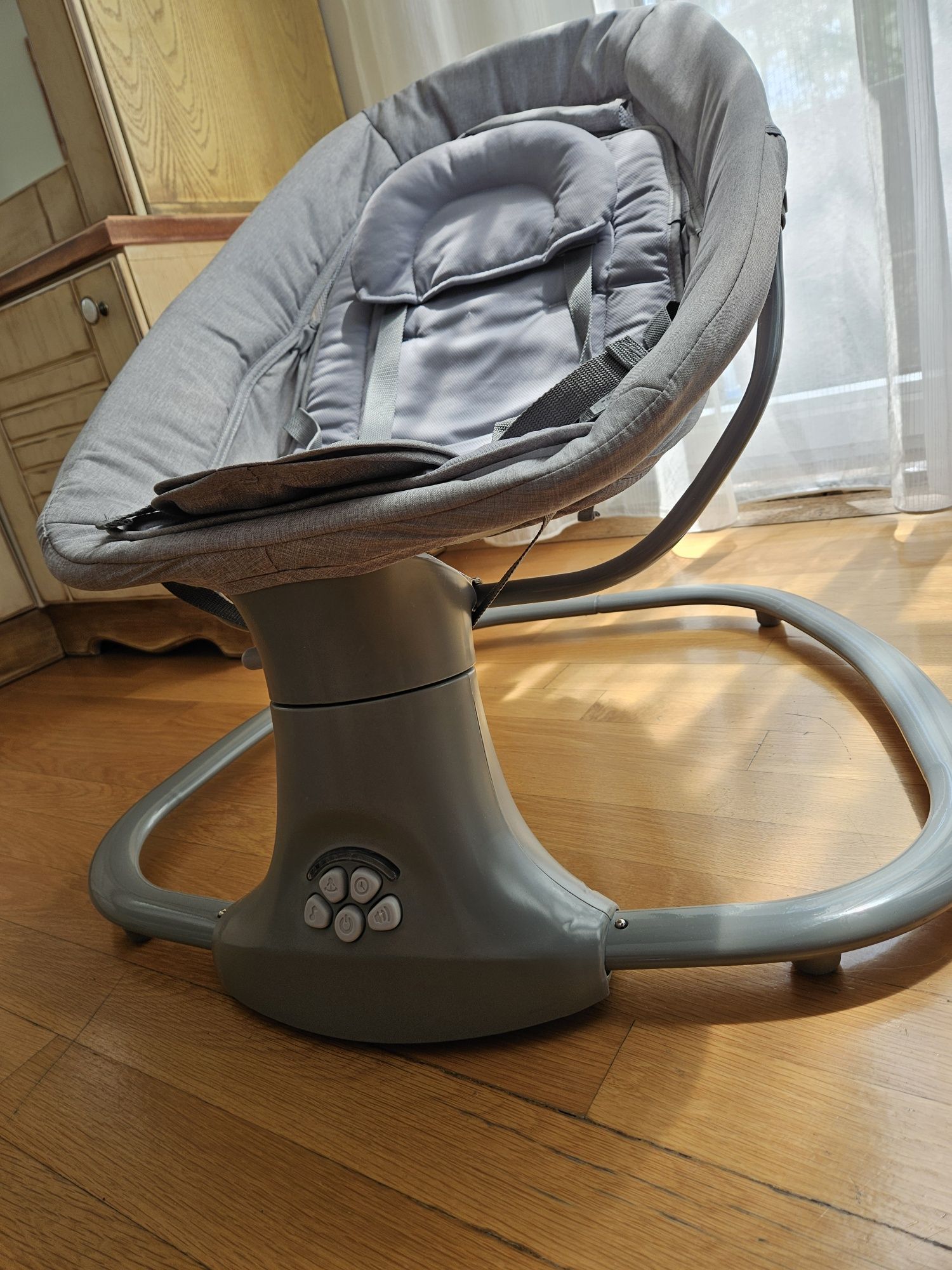 Kikkaboo Люлка Electrical side to side swing. Като нова!
Electrical si