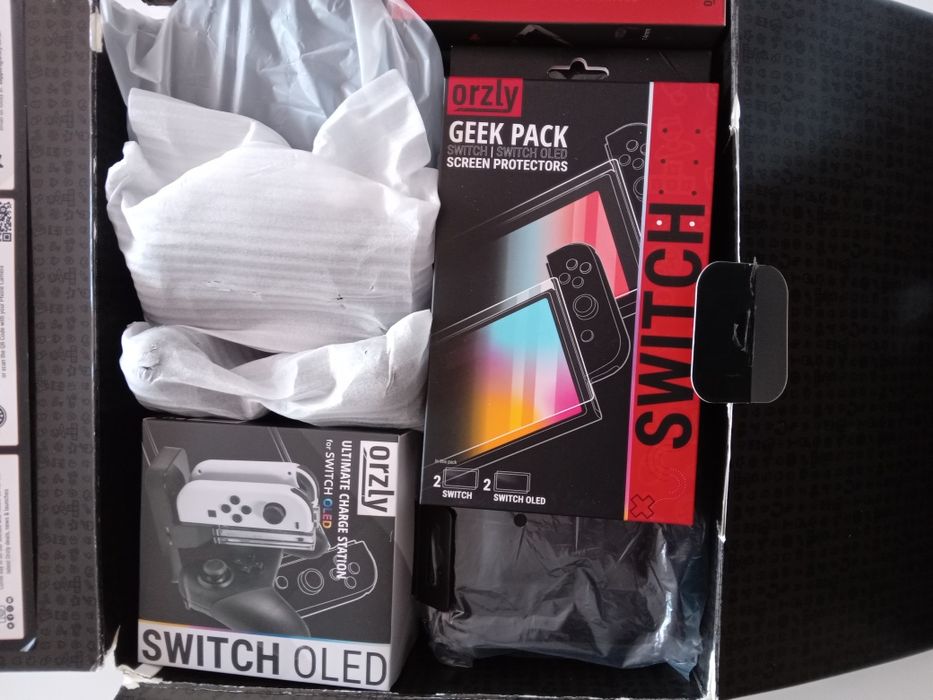 Комплект аксесоари Orzly, съвместим с конзолата Nintendo Switch OLED