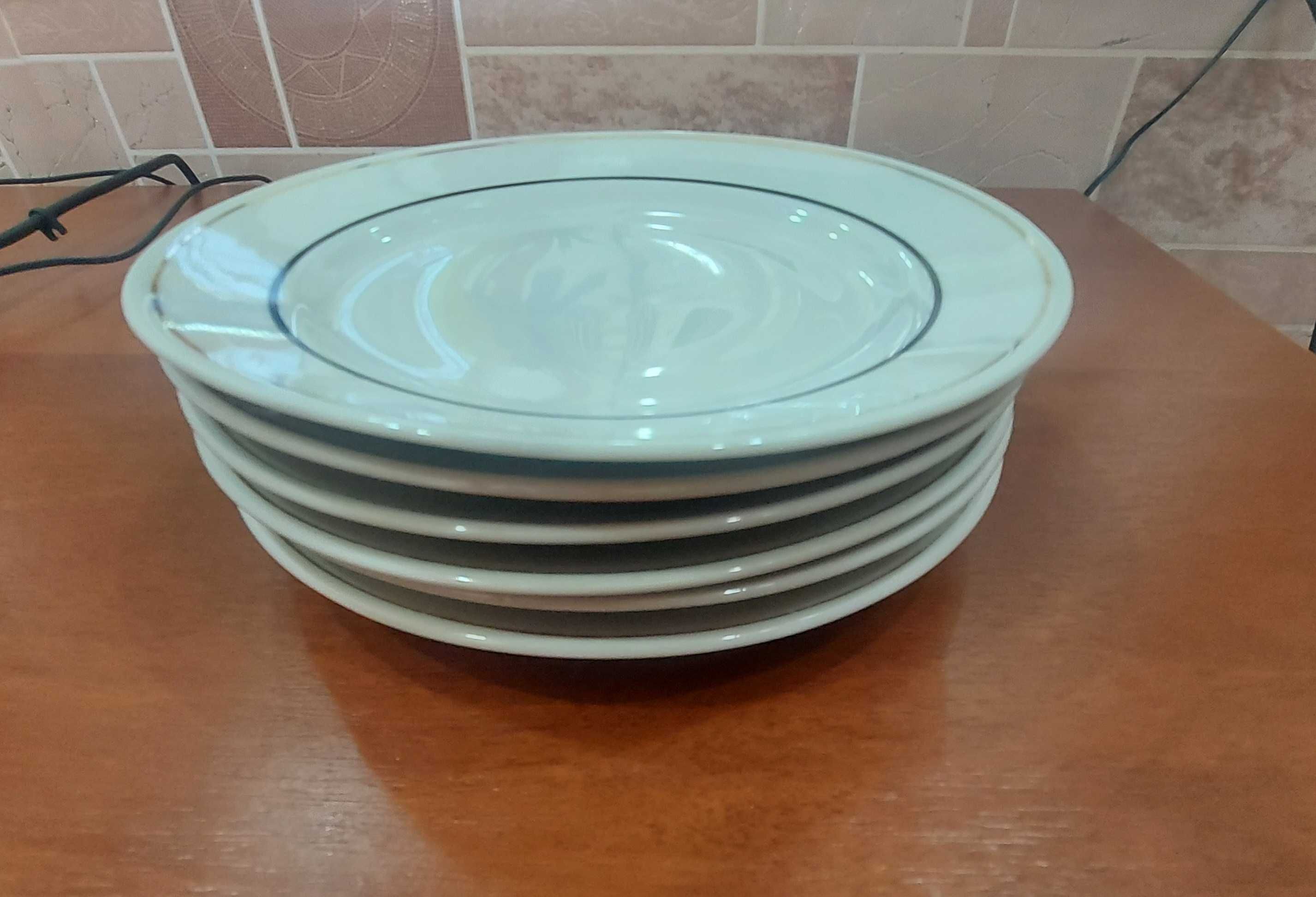 Фарфоровые тарелки по 10 тыс 1 шт. 3 разных набора по - 6 шт в каждом.