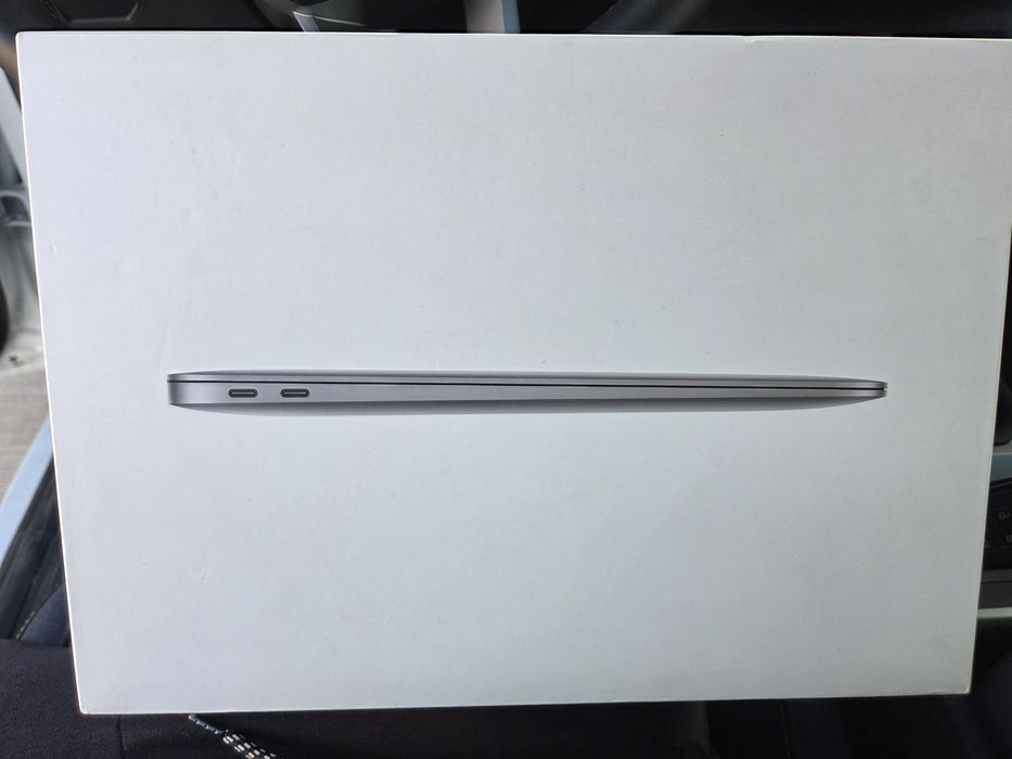 Vând Cutie Macbook Air 13-inch