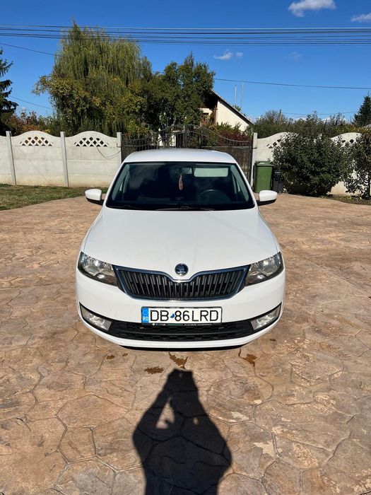 Vand Skoda Rapid, proprietar de 5 ani