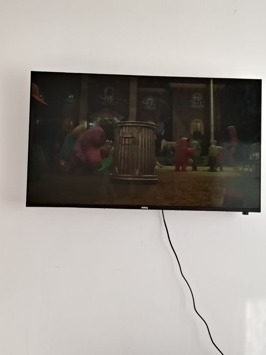 Продам новый телевизор smart tv