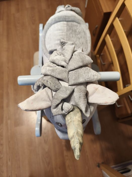 Căluț balansoar și căluț de cauciuc