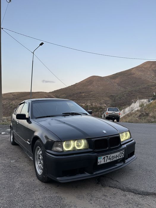 Продам авто бмв 325 е36