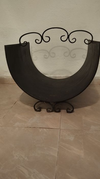 Стойка за дърва,около камина