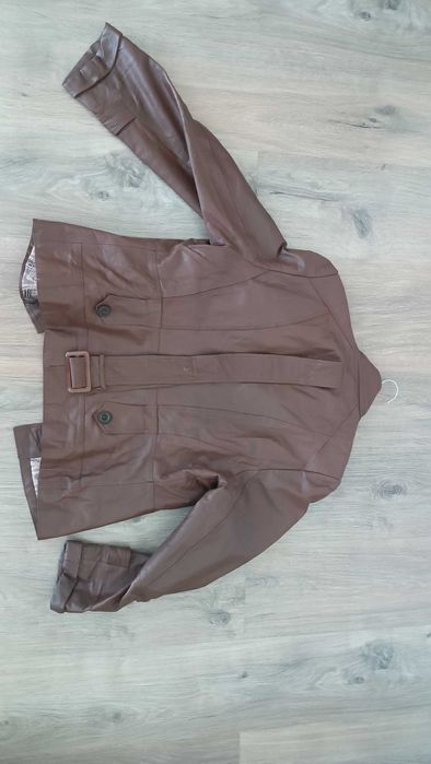 Продам кожаную женскую куртку