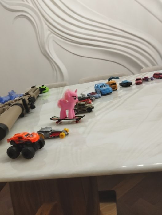 Игрушечные машинки металлические разные