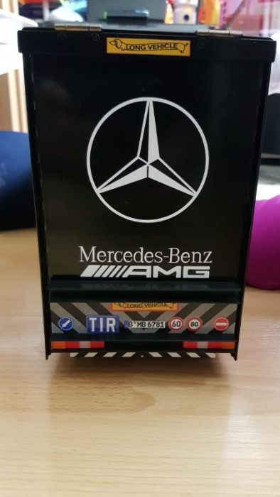 cadou camion TIR Actros 2020 1:18 NZG + semiremorca Mercedes AMG