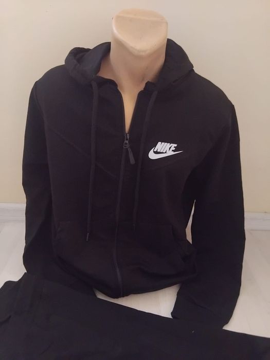 Trening barbati Nike.