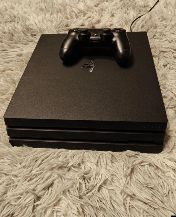 PlayStation 4 Pro на 1000Gb + игры