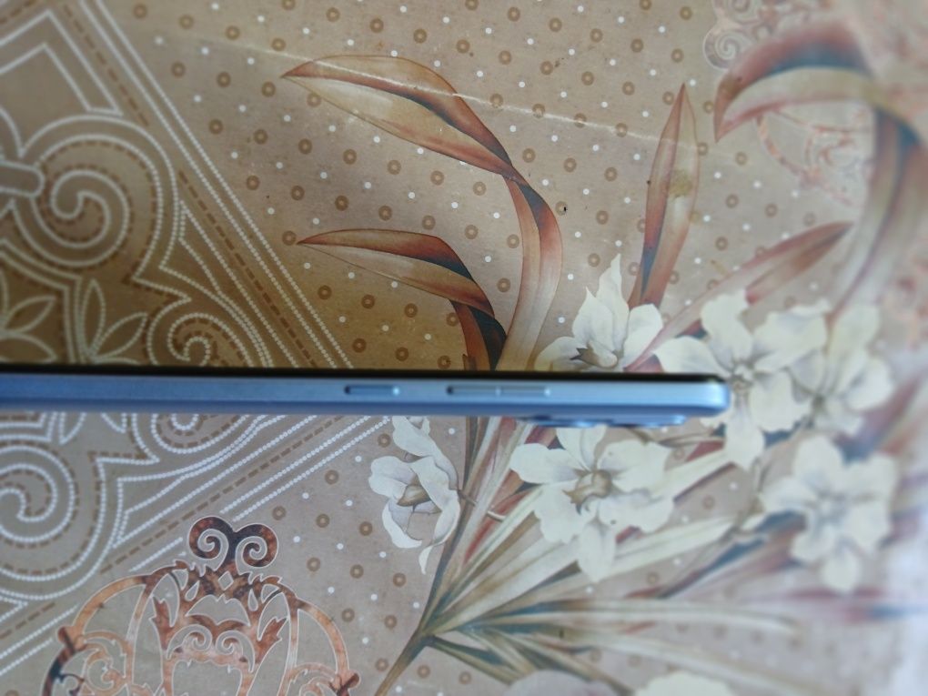 Продавам нов телефон Motorola g72