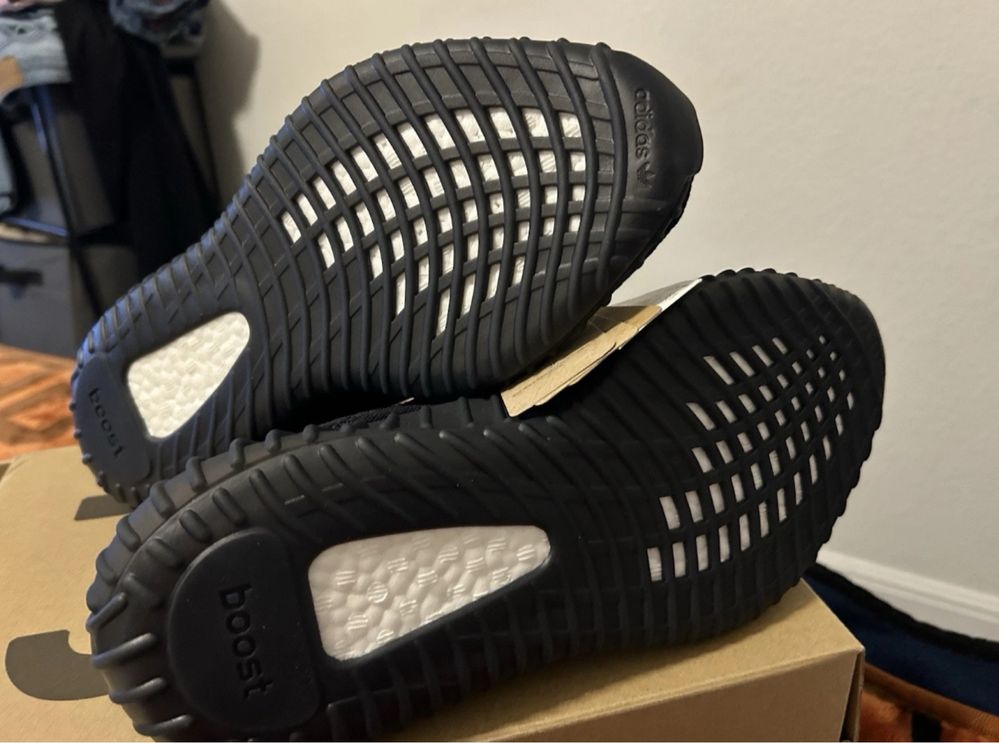 Yeezy Boost 350 Black Triple Onyx Adidas - Stoc Nou