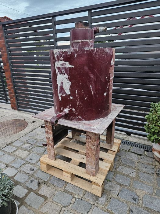 Vând centrală pe lemne