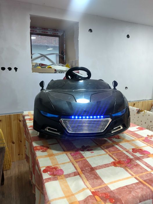 Акумулаторна детска кола