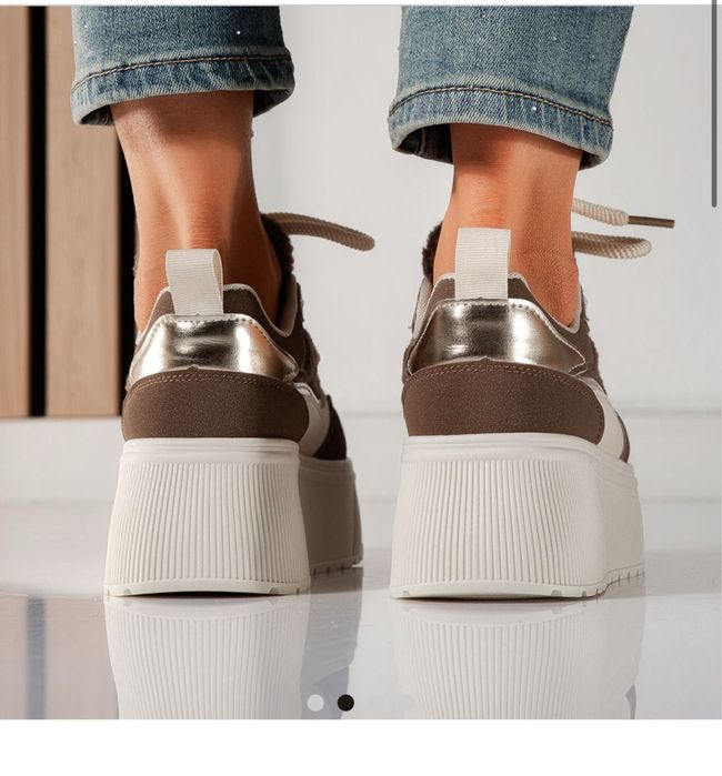 Дамски кафяви кецове