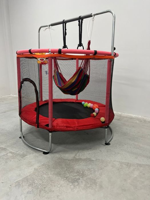 Батут, баскетбольное кольцо, игровой центр