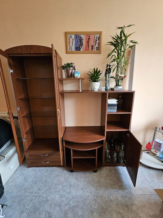 Запазена! Секция в добро състояние