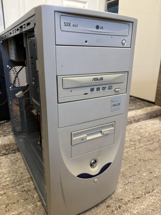 Vând PC funcțional cu Windows Xp