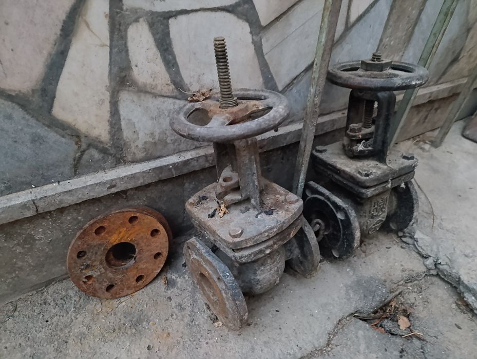 Чугунные задвижки и фланец