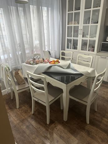 Кухонный стол и стулья
