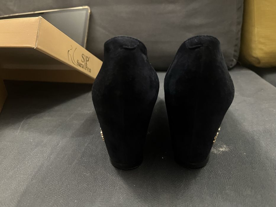 SaraPen велурени обувки на платформа