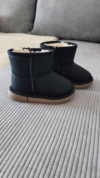 Продам детскую обувь