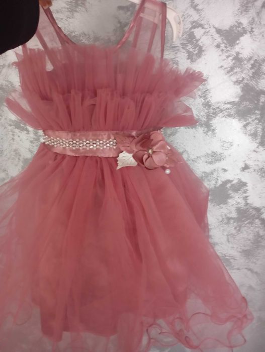 Rochiță,3-4 ani a fost purtata o singura data