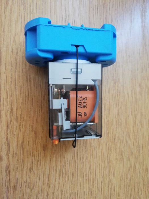 Releu Finder la 230V ac, contacte 2 x NO / NC 10A cu soclu