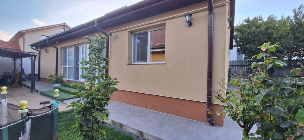 Casa de vânzare în lumina