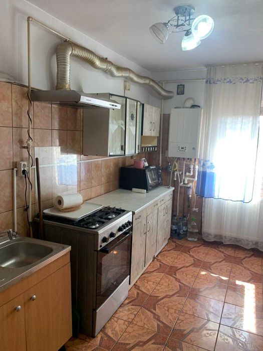 Inchiriez apartament 3 camere, decomandat,  Rm. Sarat, Jud. Buzau