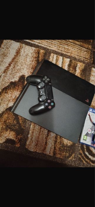 Ps 4 slim, manete si 4 jocuri
