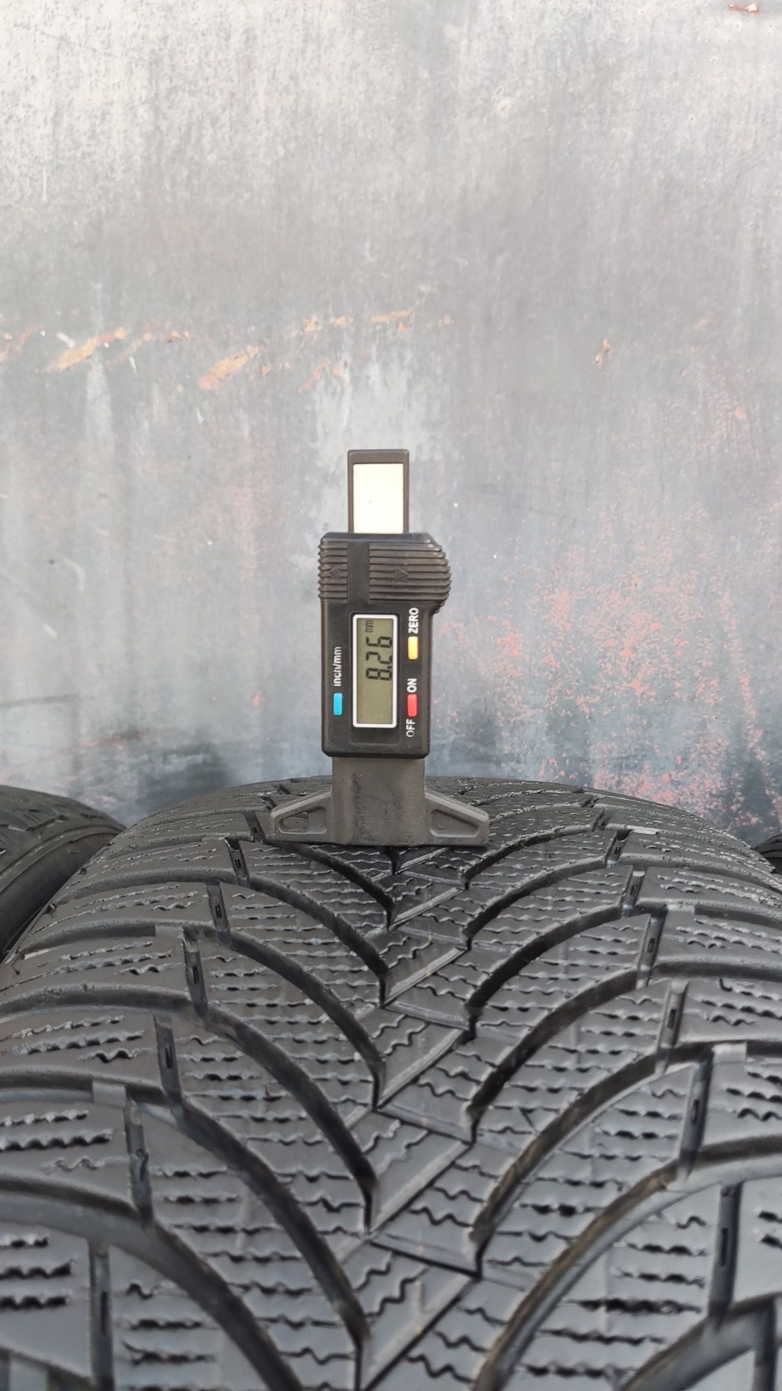 4бр. зимни гуми 225/50/17 Nexen Winguard 
dot22
8.26mm
Добро състояние