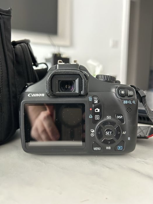 Aparat foto dslr canon eos 1100d cu obiectiv kit