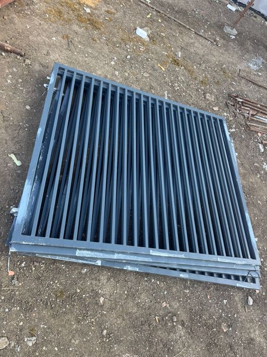 Vand poarta metalică și panouri de gard