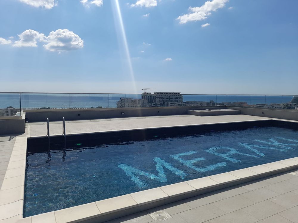 Va asteptam la mare !
