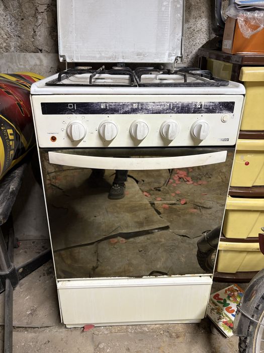 Продам газовую плиту