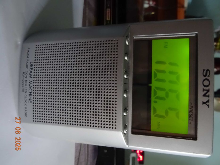 Vand radio cu ceas Sony C 795RC Digital