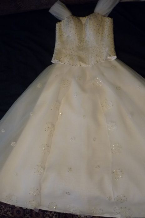 Rochie de mireasa alba stil printesa cu cristale Swarowski