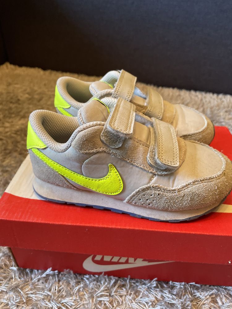 Nike маратонки eur26 15cm uk8,5