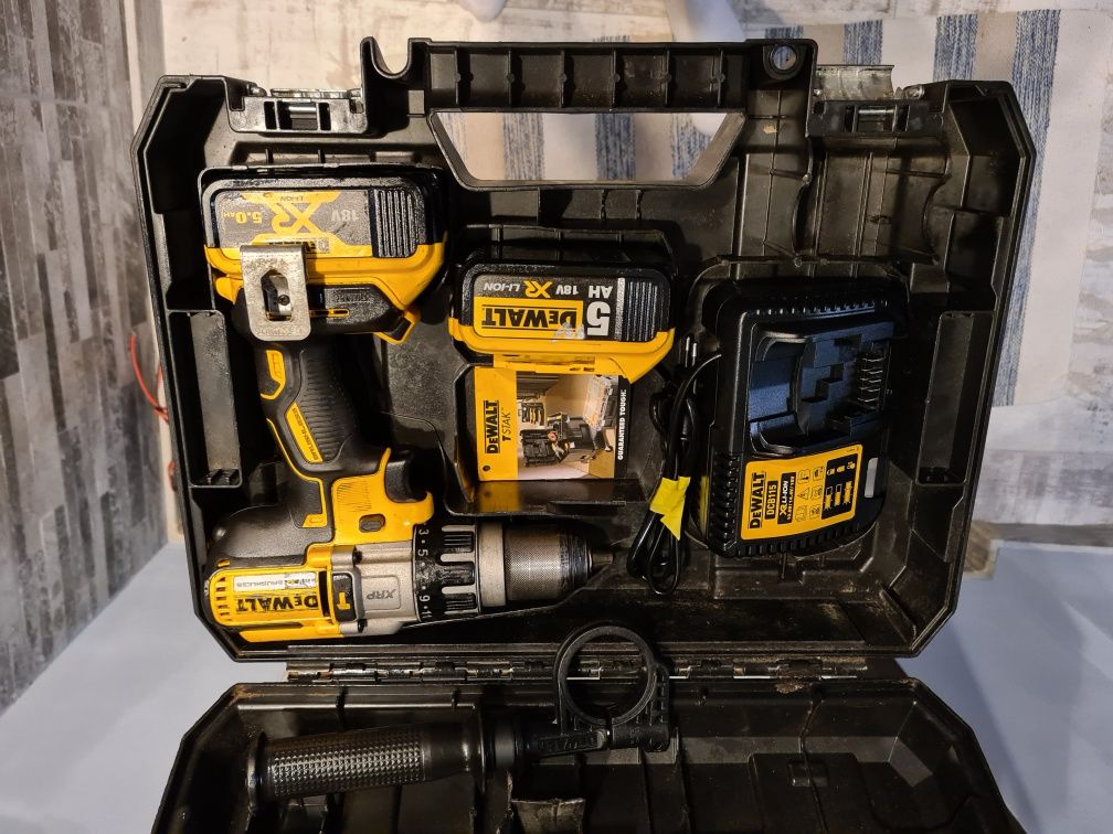 Set dewalt DCD 996 2 baterii de 5Ah,incarcator DCB 115, la cutie