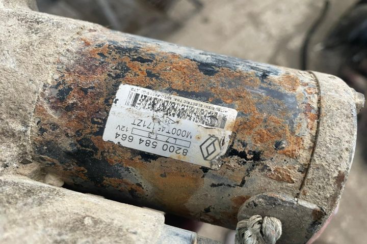 Electromotor 8200 584 664 Dacia Logan prima generatie