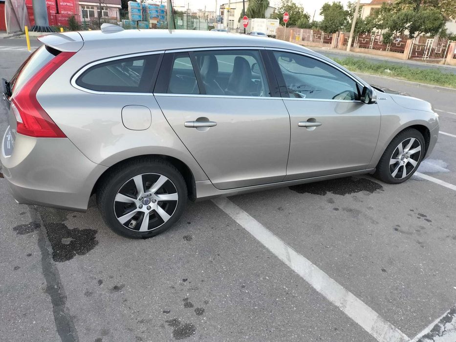 Volvo v60-2.4 AWD plug jn hybrid 283 CP