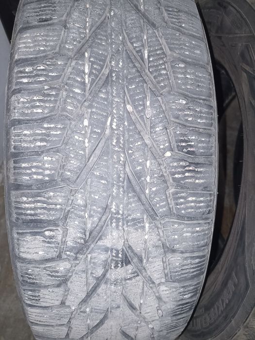 Продам комплект шин зимних б/у