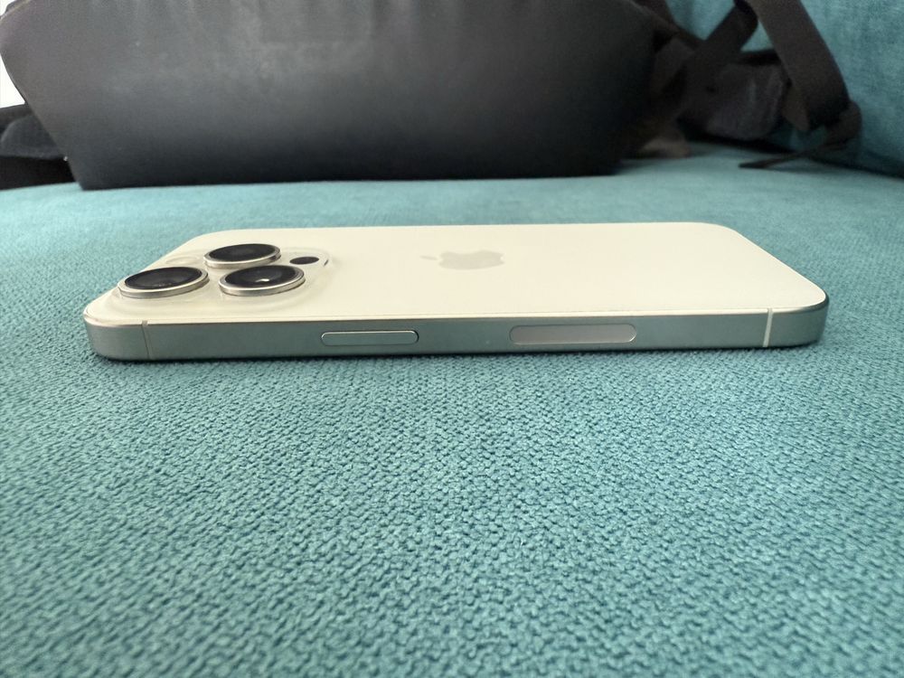 iPhone 15 Pro *E-SIM* 256Gb Много запазен!
