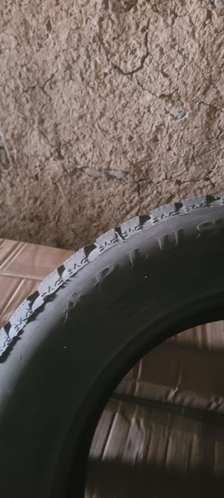 Продам зимние резины шипы в идеальном состояний